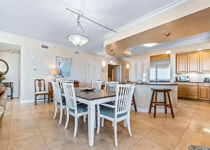 Luxurious With Pool Hot Tub & New Bedroom Furniture - Steps To The