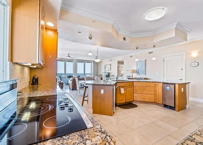 Luxurious With Pool Hot Tub & New Bedroom Furniture - Steps To The Holiday home Gulf Shores