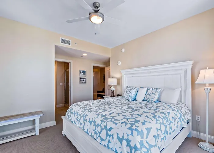 Luxurious With Pool Hot Tub & New Bedroom Furniture - Steps To The Holiday home Gulf Shores