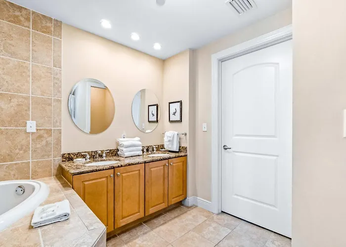 Luxurious With Pool Hot Tub & New Bedroom Furniture - Steps To The *