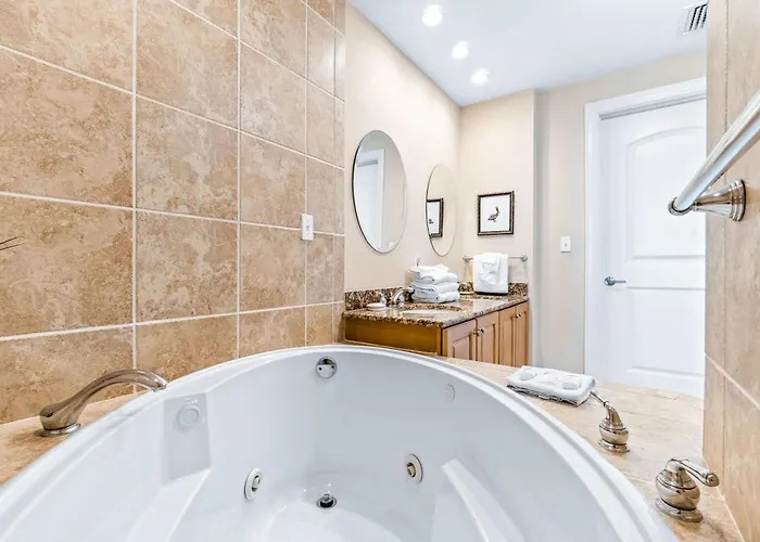 Holiday home Luxurious With Pool Hot Tub & New Bedroom Furniture - Steps To The