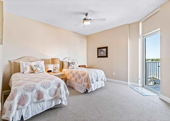 Holiday home Luxurious With Pool Hot Tub & New Bedroom Furniture - Steps To The