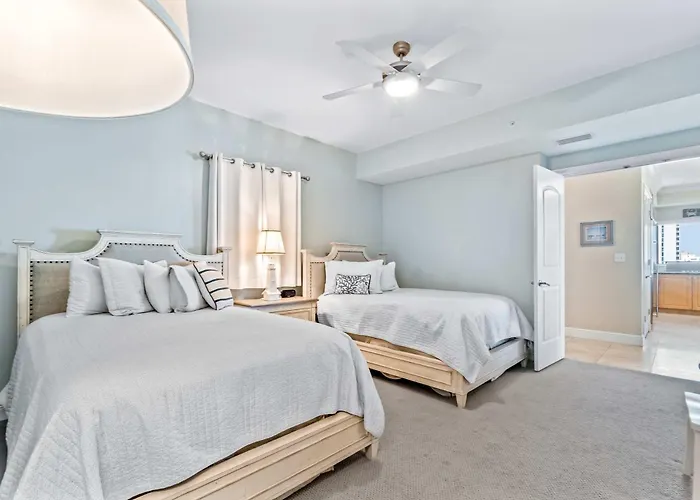 Luxurious With Pool Hot Tub & New Bedroom Furniture - Steps To The *