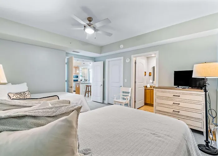 Luxurious With Pool Hot Tub & New Bedroom Furniture - Steps To The Gulf Shores