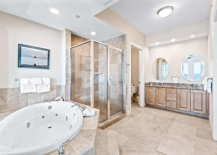 Luxurious With Pool Hot Tub & New Bedroom Furniture - Steps To The *