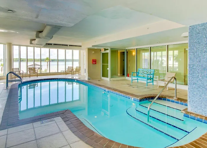 Luxurious With Pool Hot Tub & New Bedroom Furniture - Steps To The Holiday home